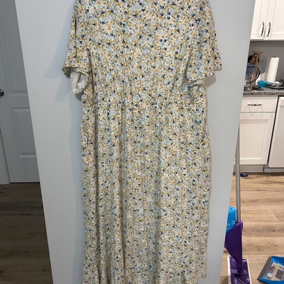 Torrid Floral Maxi Wrap Dress NWT - Picture 8 of 10